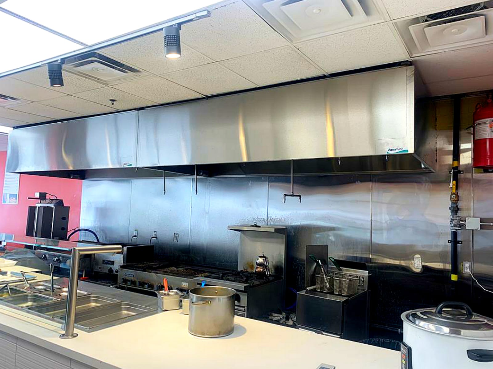 7Exhausthood Big kitchen with long hood